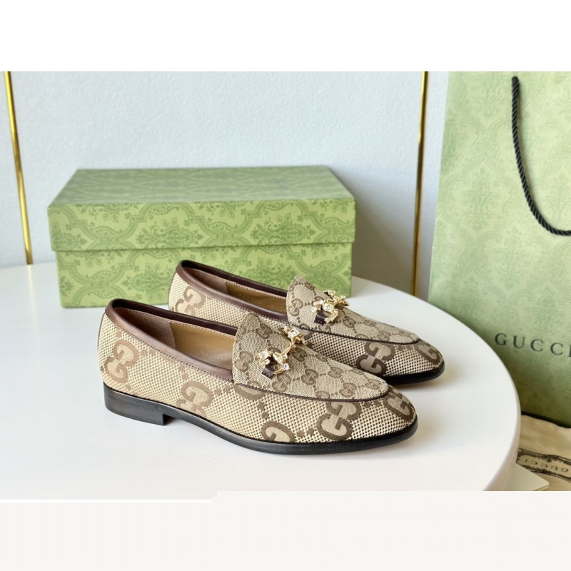 G*u*i flat shoes